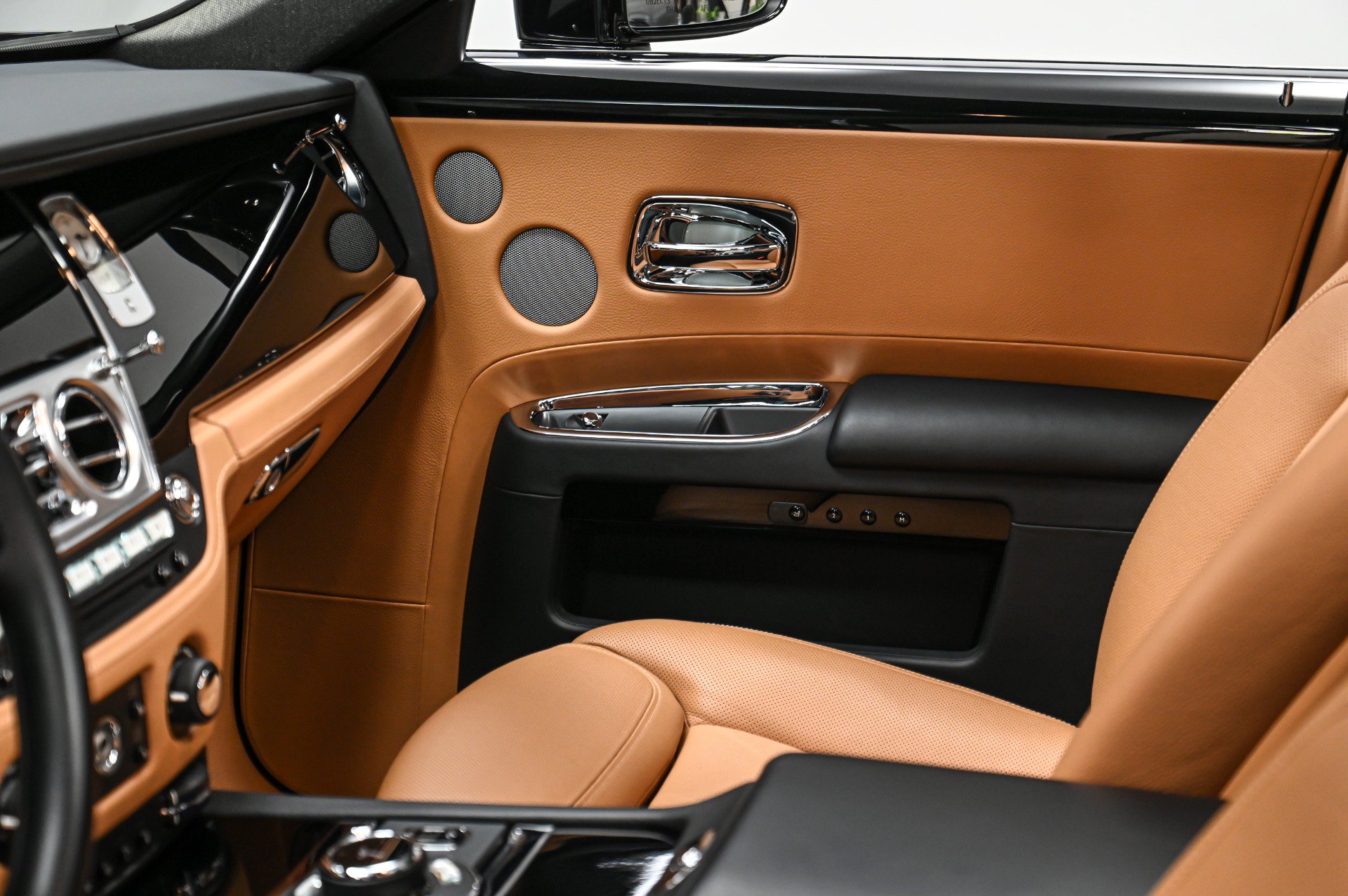 Used 2015 Rolls-Royce Ghost RWD image 30