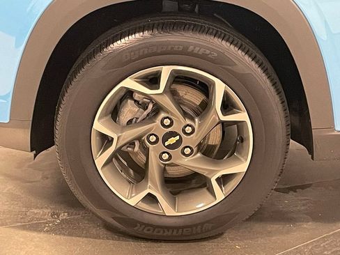 Used 2025 Chevrolet Trax LT w/ LT Convenience Package FWD image 35