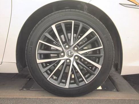 Used 2023 Lexus ES 350 w/ Premium Package FWD image 11