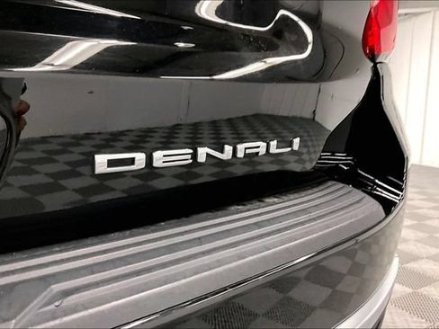 Used 2024 GMC Yukon XL Denali AWD/4WD image 9