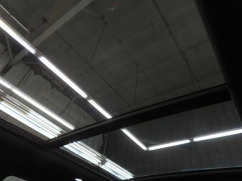 Used 2023 Chevrolet Tahoe Premier w/ Advanced Technology Package image 30