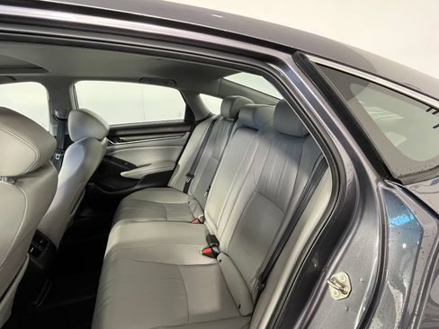 Used 2019 Honda Accord Touring image 4
