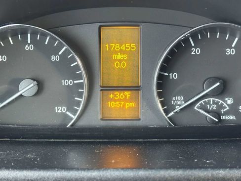 Used 2016 Freightliner Sprinter 2500 image 26