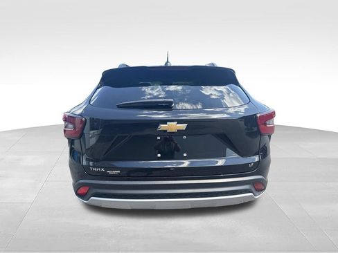 Used 2025 Chevrolet Trax LT FWD image 7