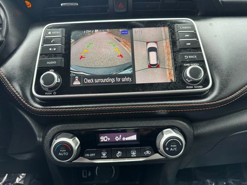 Used 2019 Nissan Kicks SR image 17