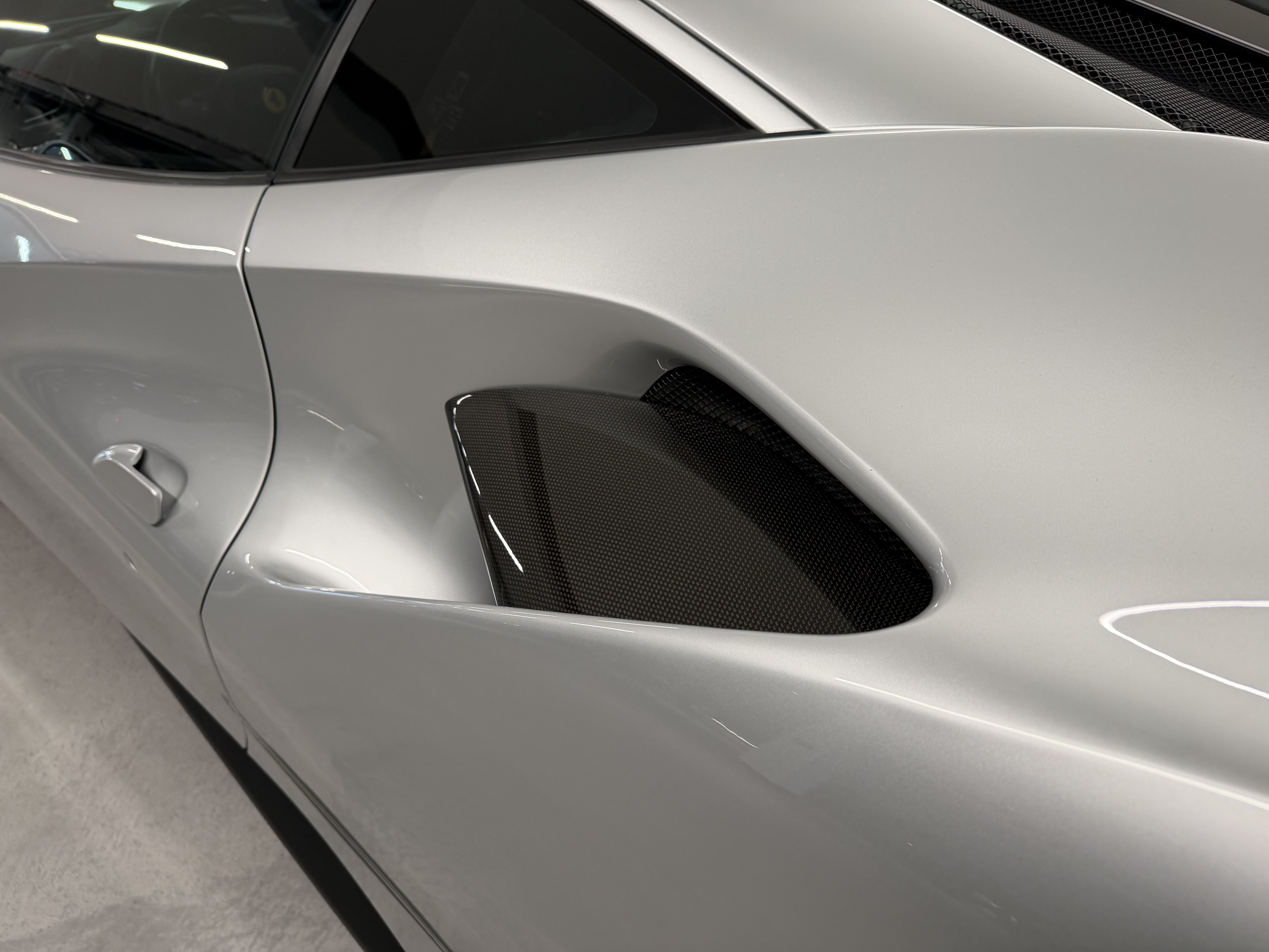 Used 2016 Ferrari 488 GTB RWD image 4