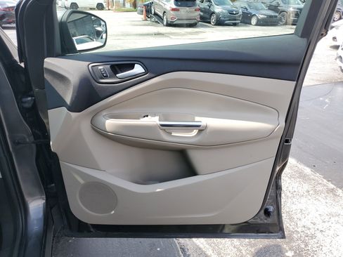 Used 2017 Ford Escape SE image 38