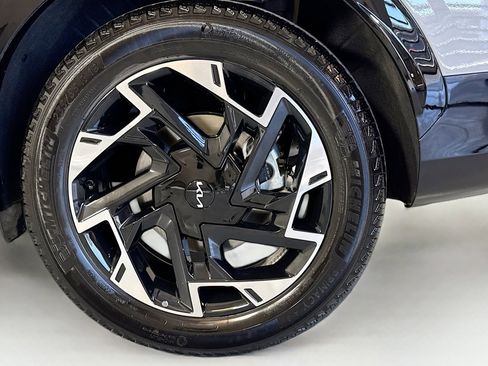 Used 2025 Kia Sportage SX image 30