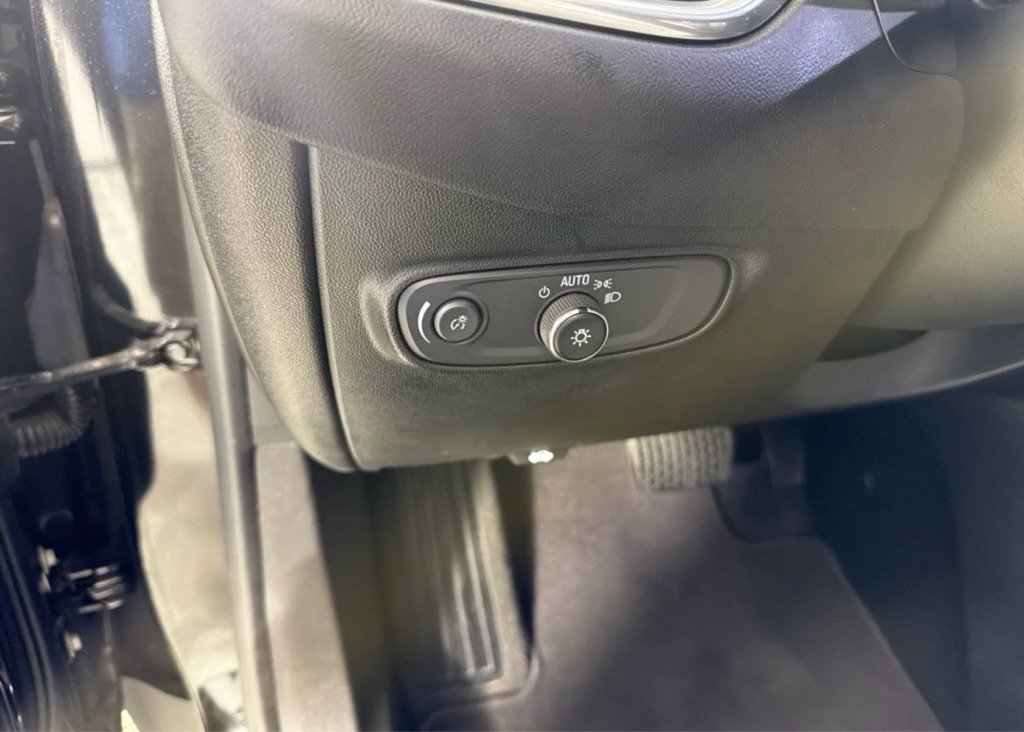 Used 2022 Chevrolet Equinox LS AWD/4WD image 14