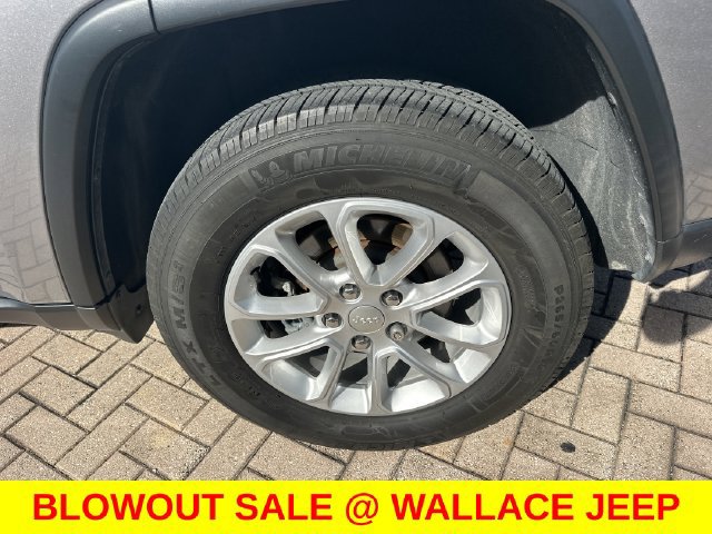 Certified 2021 Jeep Grand Cherokee Laredo RWD image 12