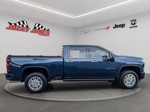 Used 2022 Chevrolet Silverado 3500 High Country w/ Z71 Off-Road Package AWD/4WD image 11