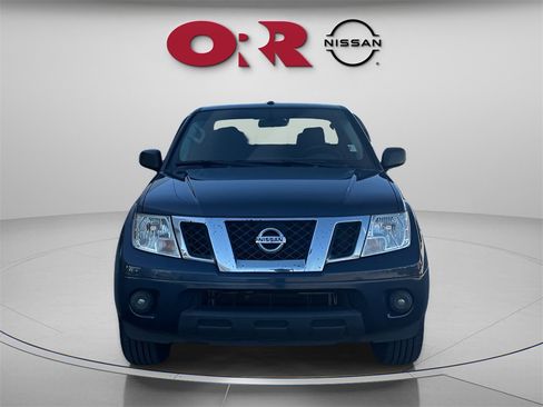 Used 2017 Nissan Frontier SV image 2