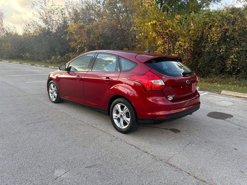 Used 2013 Ford Focus SE w/ SE Winter Pkg FWD image 3