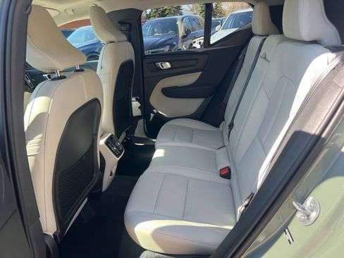 Used 2025 Volvo XC40 B5 Plus image 25