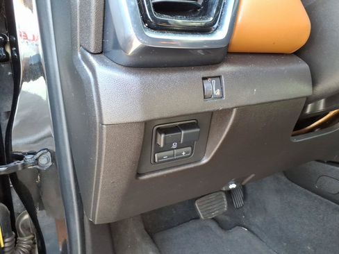 Used 2023 GMC Canyon AT4 w/ AT4 Premium Package AWD/4WD image 9
