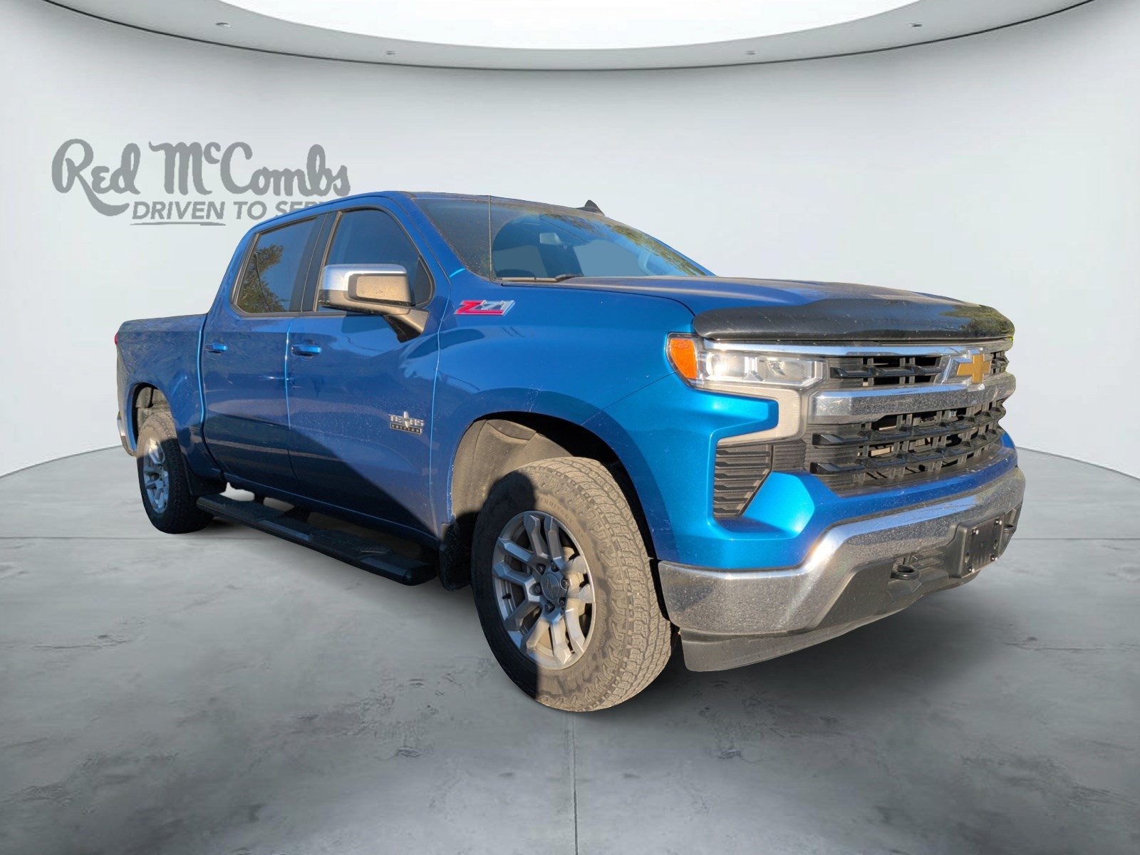 Used 2022 Chevrolet Silverado 1500 LT w/ Z71 Off-Road Package AWD/4WD image 3