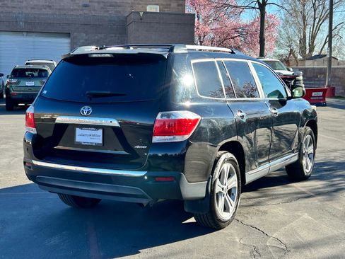 Used 2013 Toyota Highlander Plus w/ Cold Weather Pkg image 5