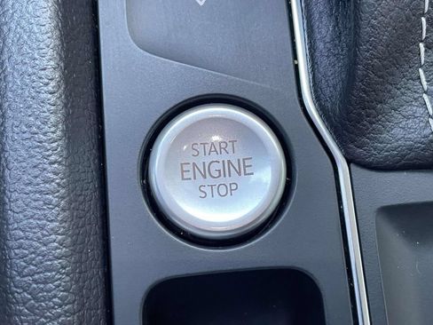 Certified 2022 Volkswagen Atlas Cross Sport SE FWD image 27