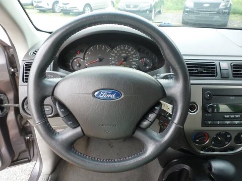 Used 2006 Ford Focus SE FWD image 19