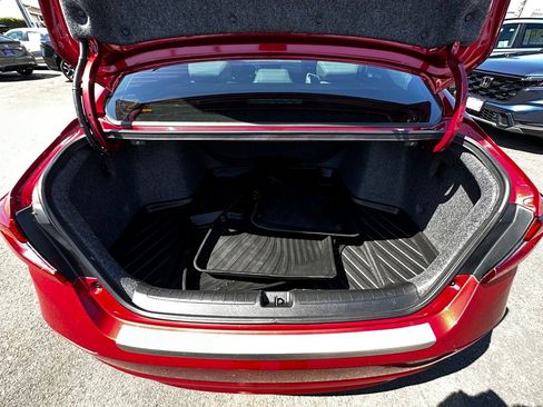 Used 2018 Honda Accord Touring image 8