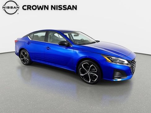 Certified 2025 Nissan Altima 2.5 SR image 4