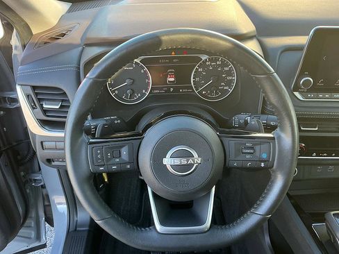 Used 2023 Nissan Rogue SV w/ SV Premium B Package image 13