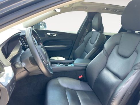 Used 2018 Volvo XC60 T5 Momentum w/ Convenience Package AWD/4WD image 12