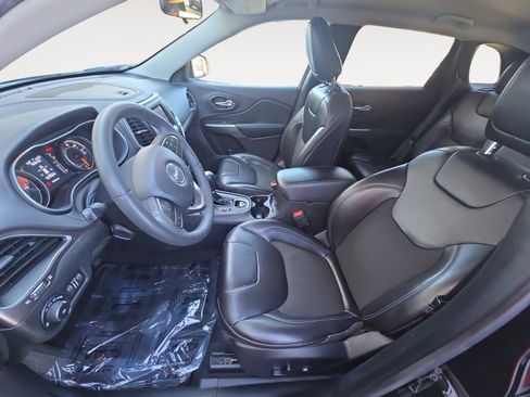 Used 2020 Jeep Cherokee Latitude Plus image 21