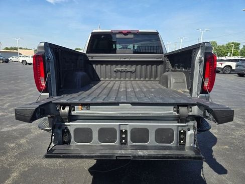 Used 2024 GMC Sierra 1500 AT4 w/ Technology Package AWD/4WD image 5