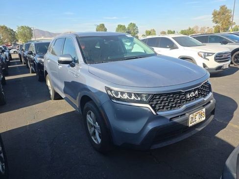 Certified 2023 Kia Sorento LX AWD/4WD image 2