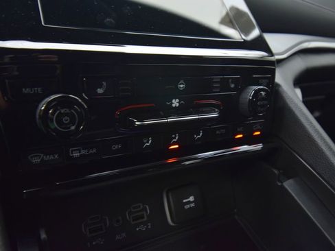 New 2025 Jeep Grand Cherokee L Altitude image 30