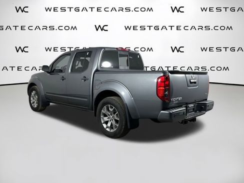 Used 2020 Nissan Frontier SV image 3