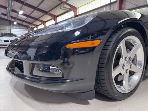 Used 2005 Chevrolet Corvette Coupe w/ Preferred Equipment Group RWD image 21