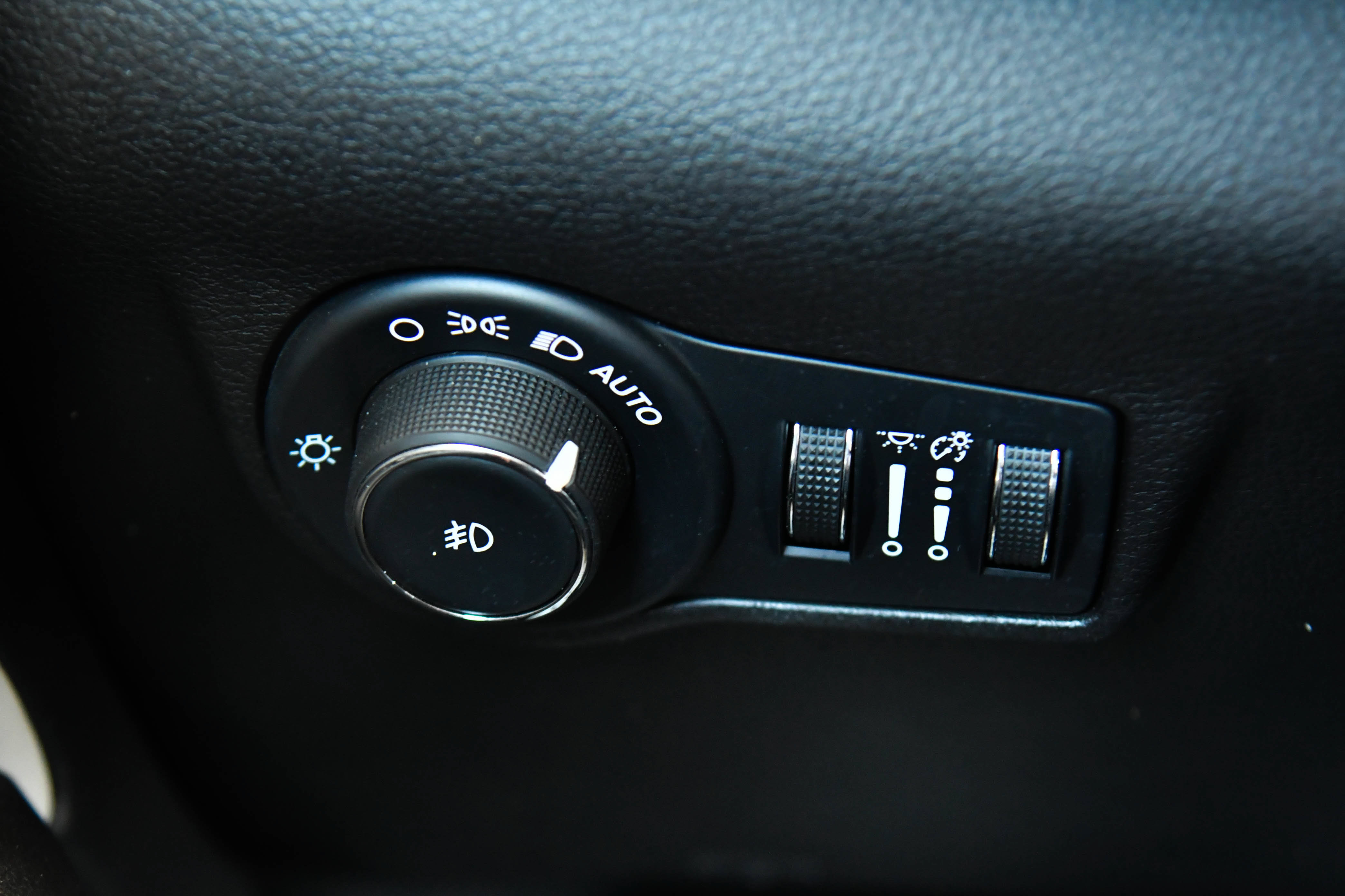 Used 2025 Jeep Compass Limited AWD/4WD image 37