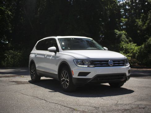 Used 2021 Volkswagen Tiguan SE w/ Panoramic Sunroof Package AWD/4WD image 1