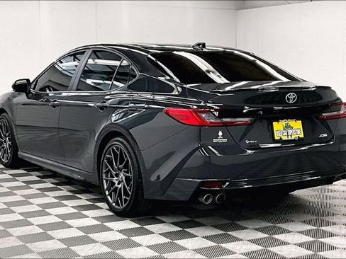 Used 2025 Toyota Camry XSE FWD image 3