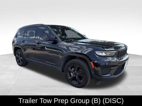 Used 2023 Jeep Grand Cherokee Altitude AWD/4WD image 2