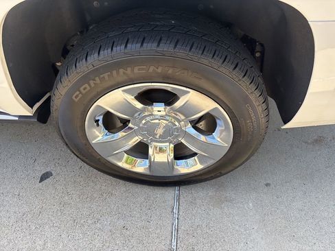 Used 2018 Chevrolet Suburban Premier image 21