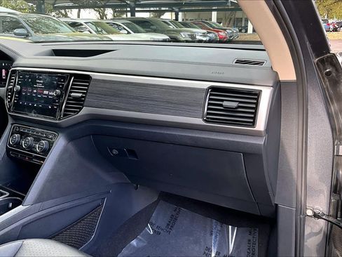 Used 2021 Volkswagen Atlas SEL image 19