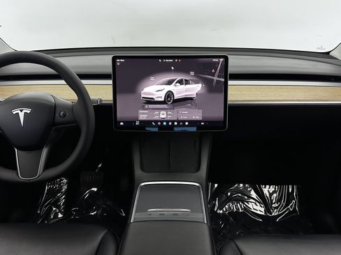 Used 2022 Tesla Model Y Long Range image 22