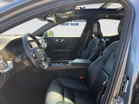 Used 2020 Volvo S60 T5 Momentum FWD image 21