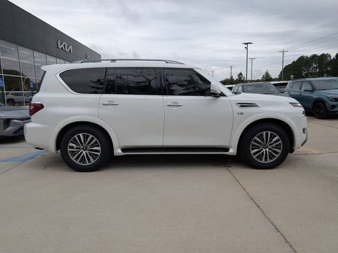 Used 2021 Nissan Armada SV w/ SV Appearance Package RWD image 2