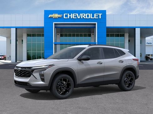 New 2026 Chevrolet Trax LT w/ Driver Confidence Package FWD image 2