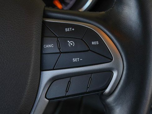 Used 2022 Jeep Grand Cherokee Limited AWD/4WD image 25