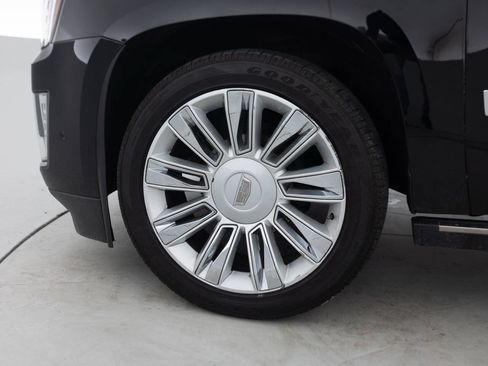 Used 2017 Cadillac Escalade Platinum AWD/4WD image 18