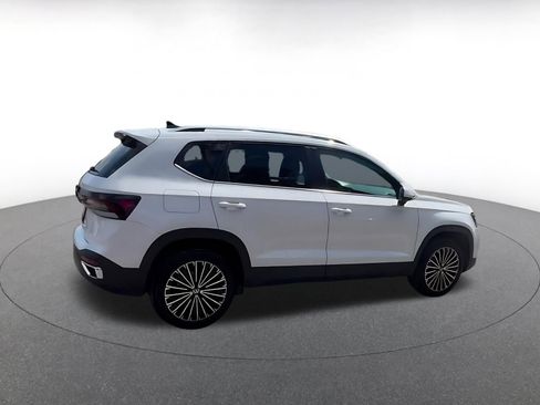 Used 2025 Volkswagen Taos SE image 15