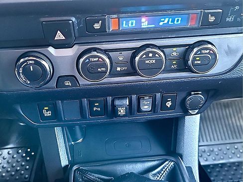 Used 2019 Toyota Tacoma TRD Off-Road w/ TRD Premium Off Road Package AWD/4WD image 26