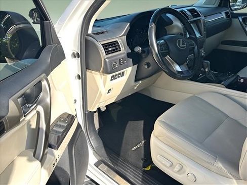Used 2020 Lexus GX 460 Premium w/ Premium Package AWD/4WD image 10