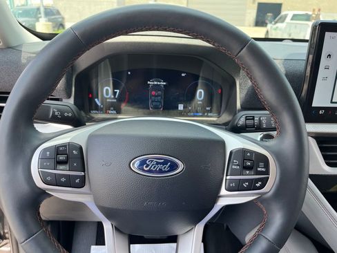 Used 2025 Ford Explorer Active w/ Active Comfort Package image 30