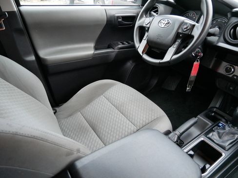 Used 2023 Toyota Tacoma SR image 9